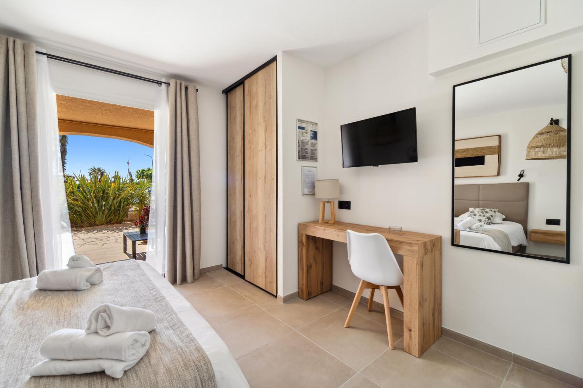 Hotel La Nartelle Сен Максим Екстериор снимка