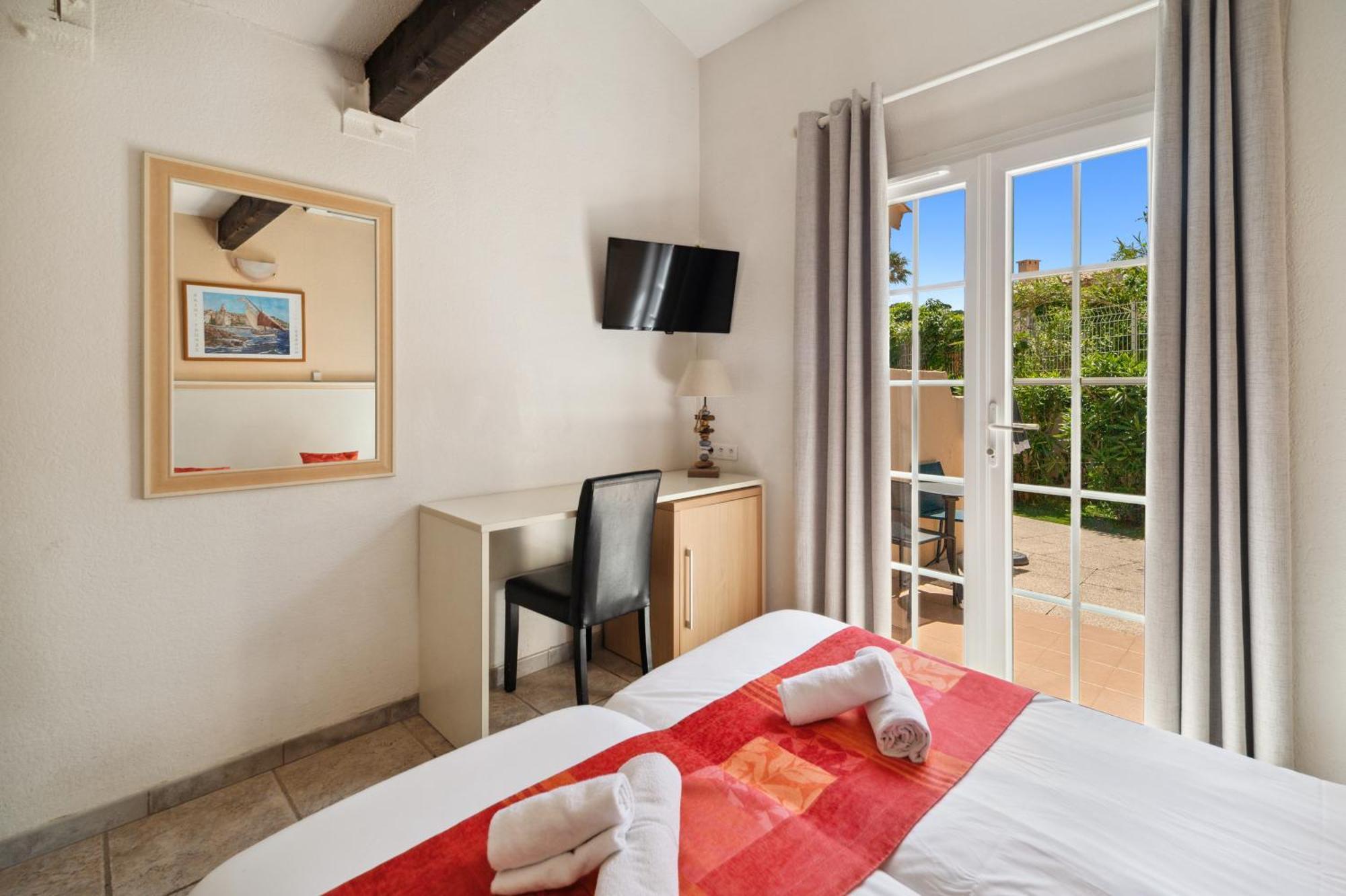 Hotel La Nartelle Сен Максим Екстериор снимка